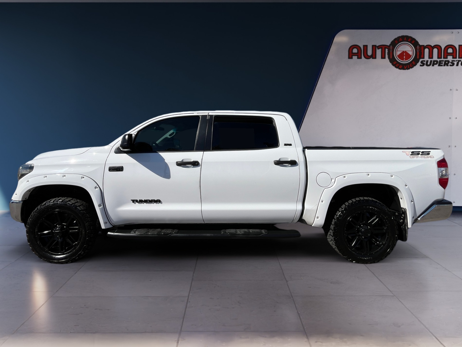 2017 Toyota Tundra SR5 photo 2