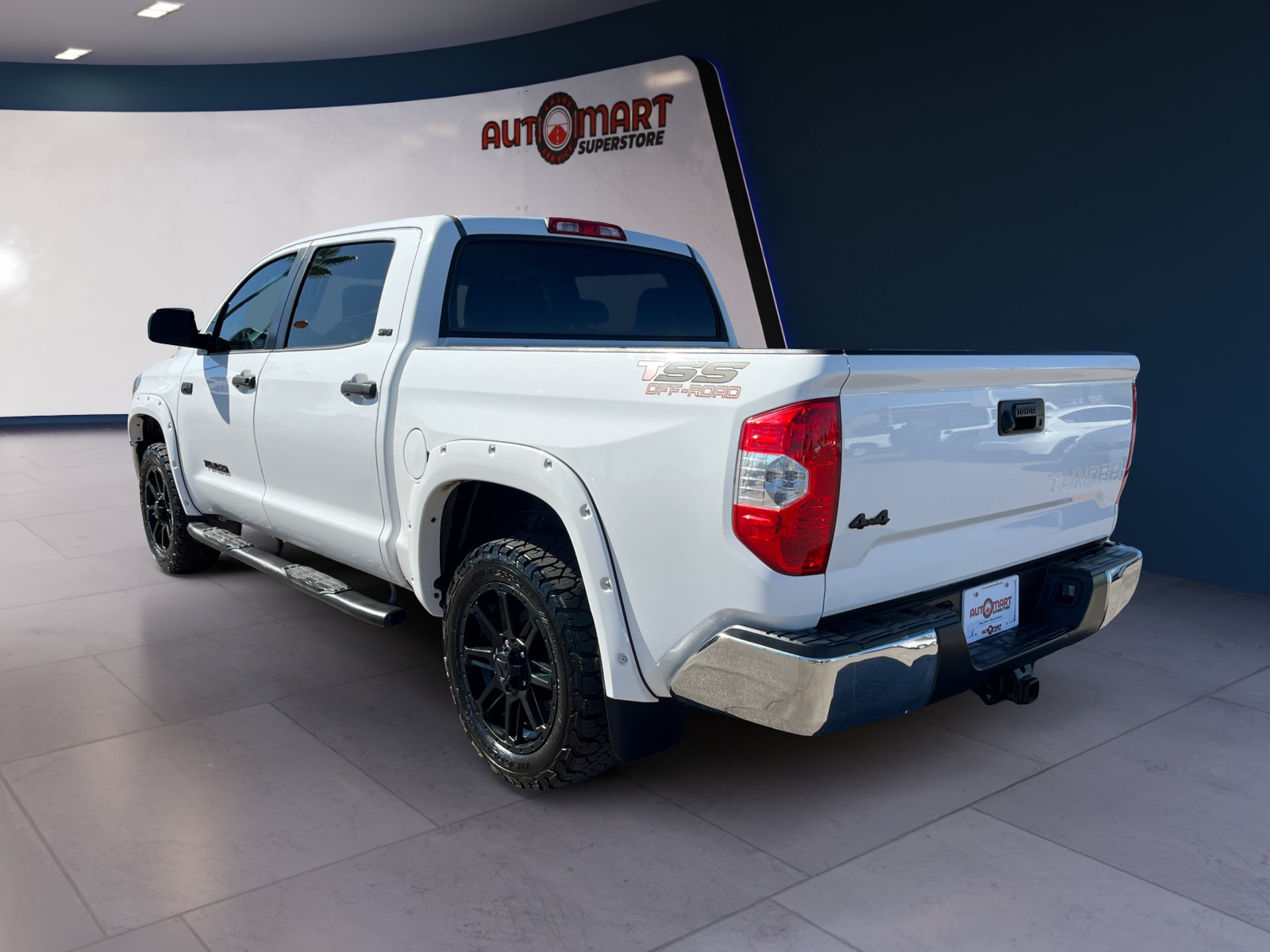 2017 Toyota Tundra SR5 photo 3