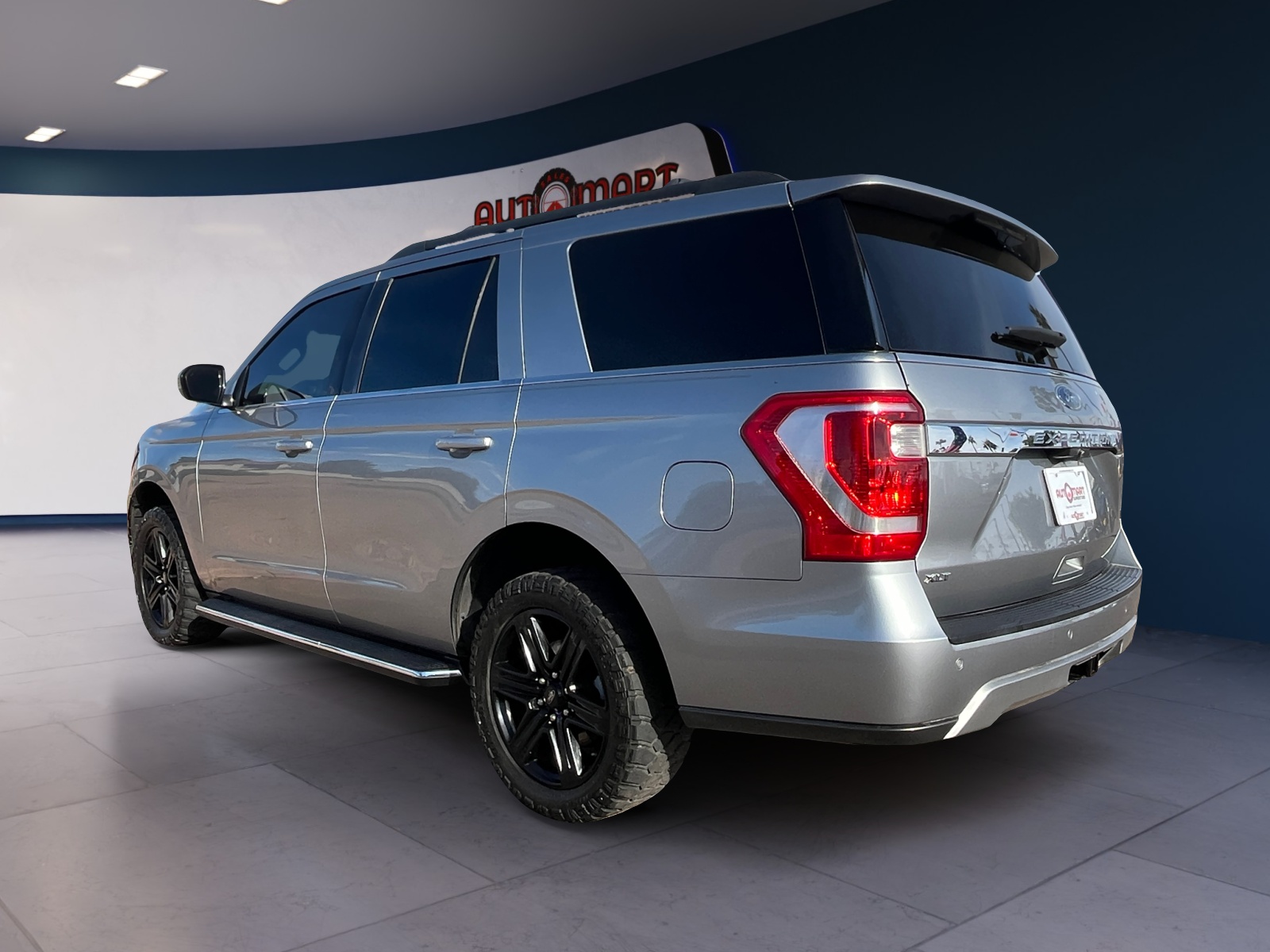 2020 Ford Expedition XLT photo 2