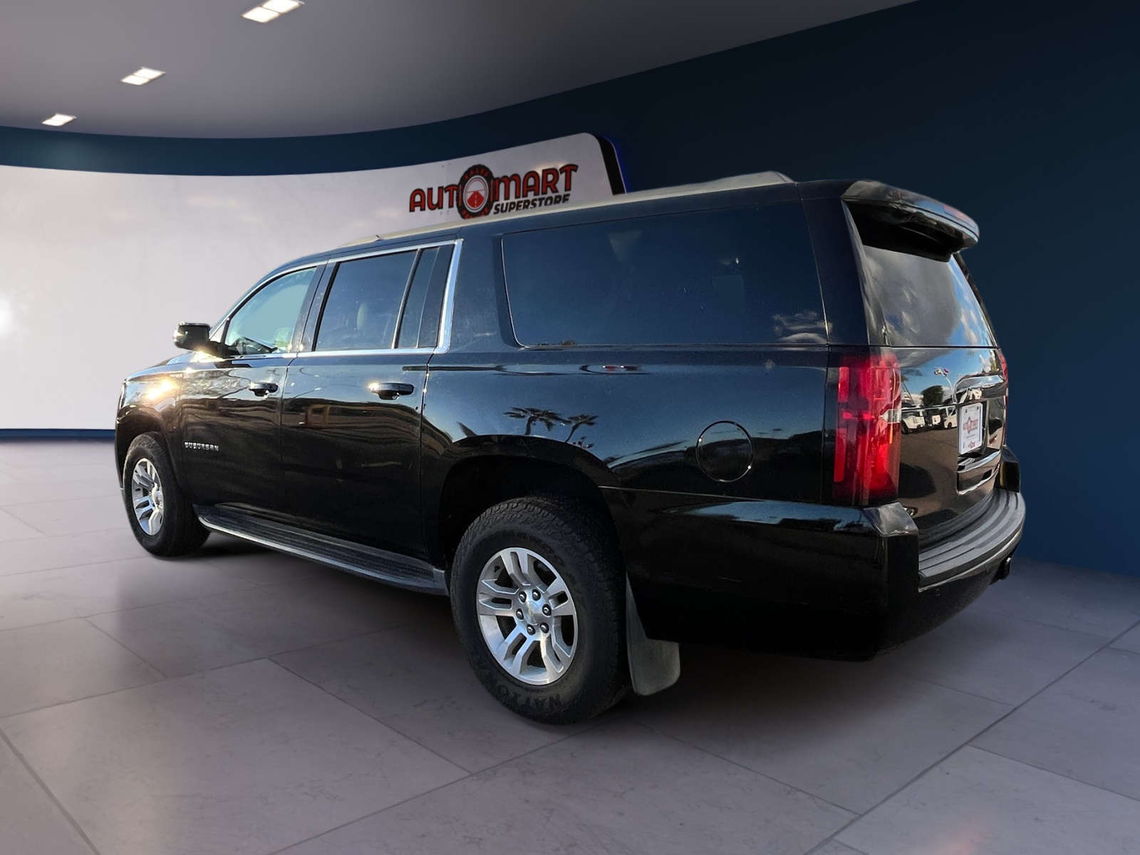 2016 Chevrolet Suburban LT photo 3