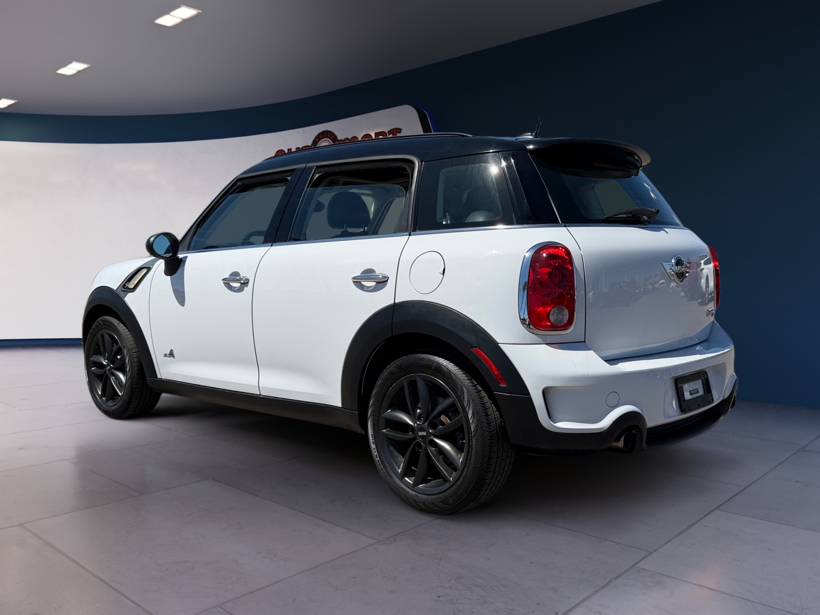 View vehicle photo 3