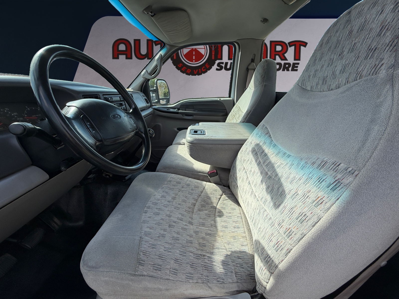 Ford F-550 photo 9