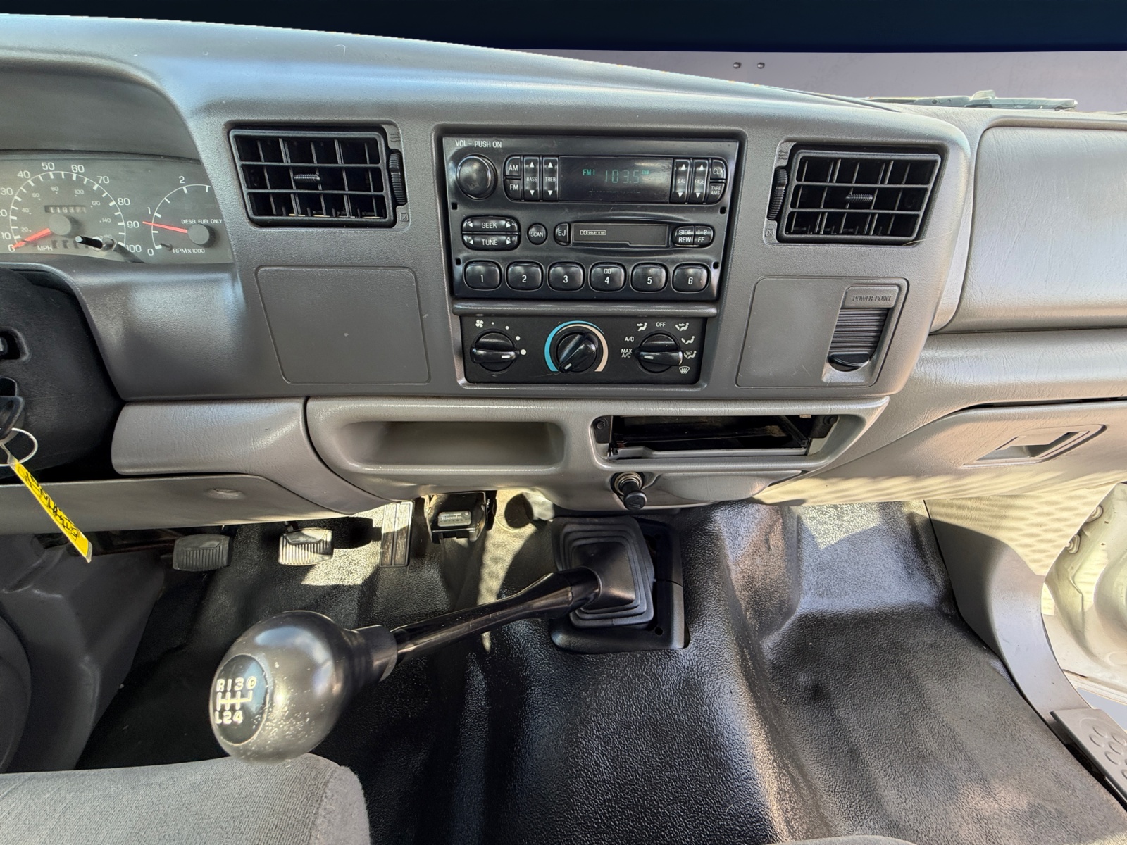 Ford F-550 photo 11