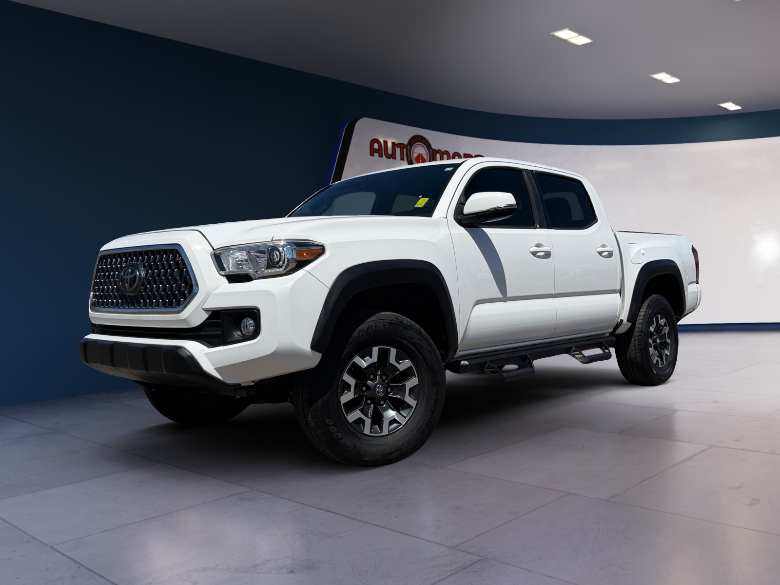 Toyota Tacoma photo 2