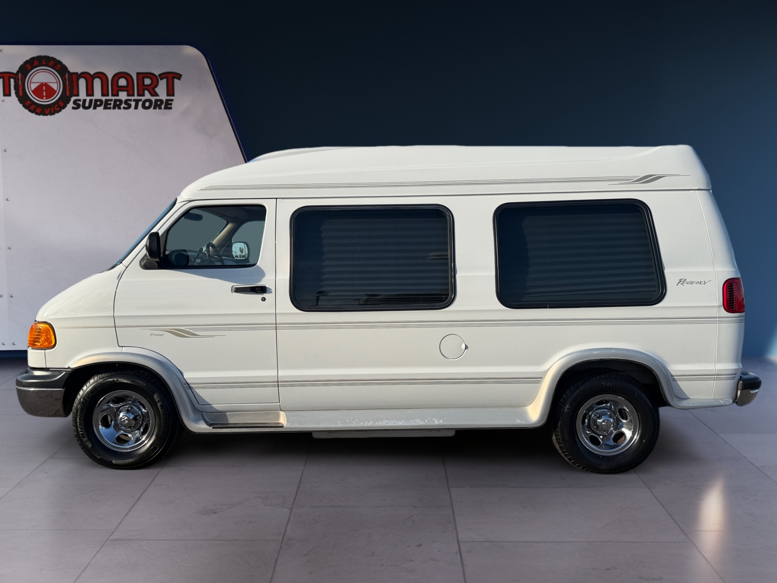 Dodge Ram Van photo 2