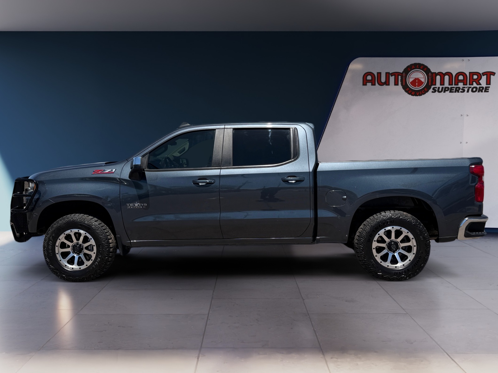 Chevrolet Silverado photo 3