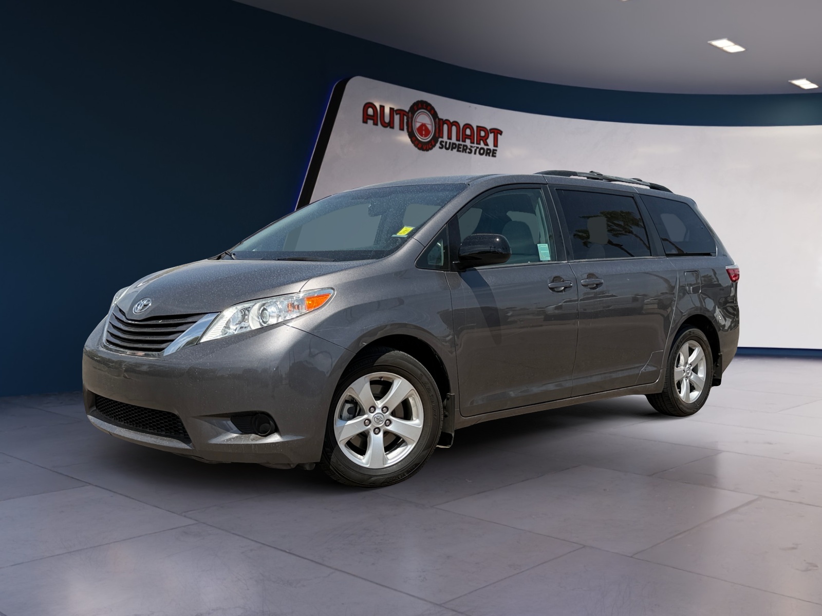 Toyota Sienna photo 2