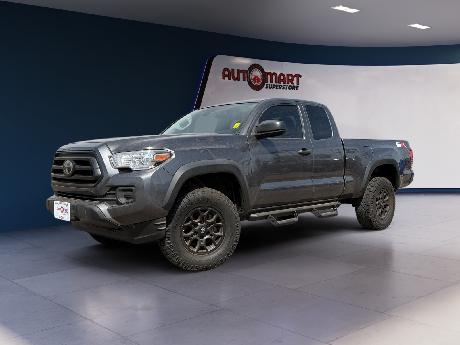 Toyota Tacoma photo 2