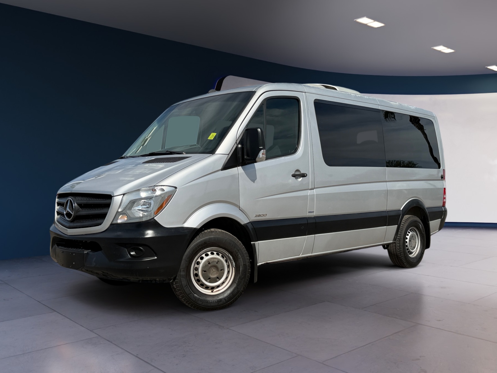 Mercedes-Benz Sprinter photo 2