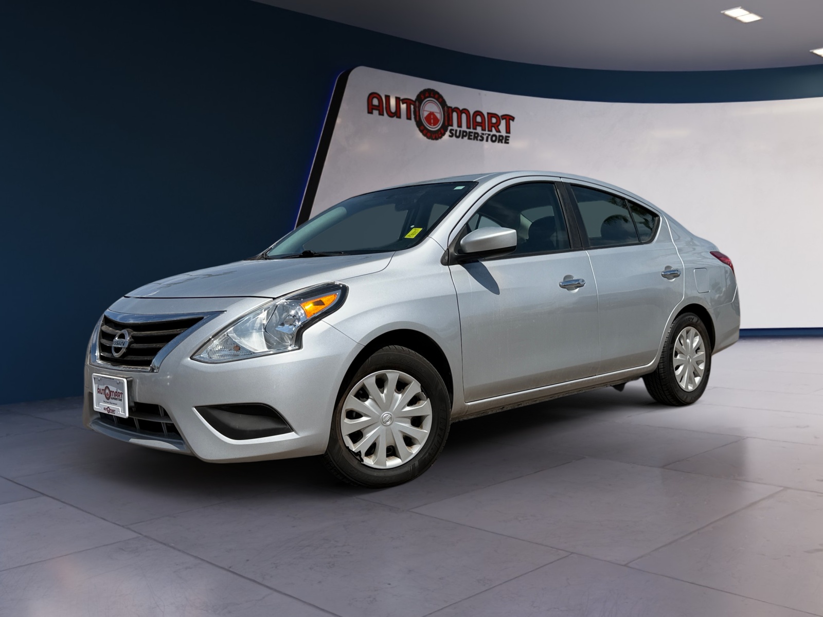 Nissan Versa photo 2