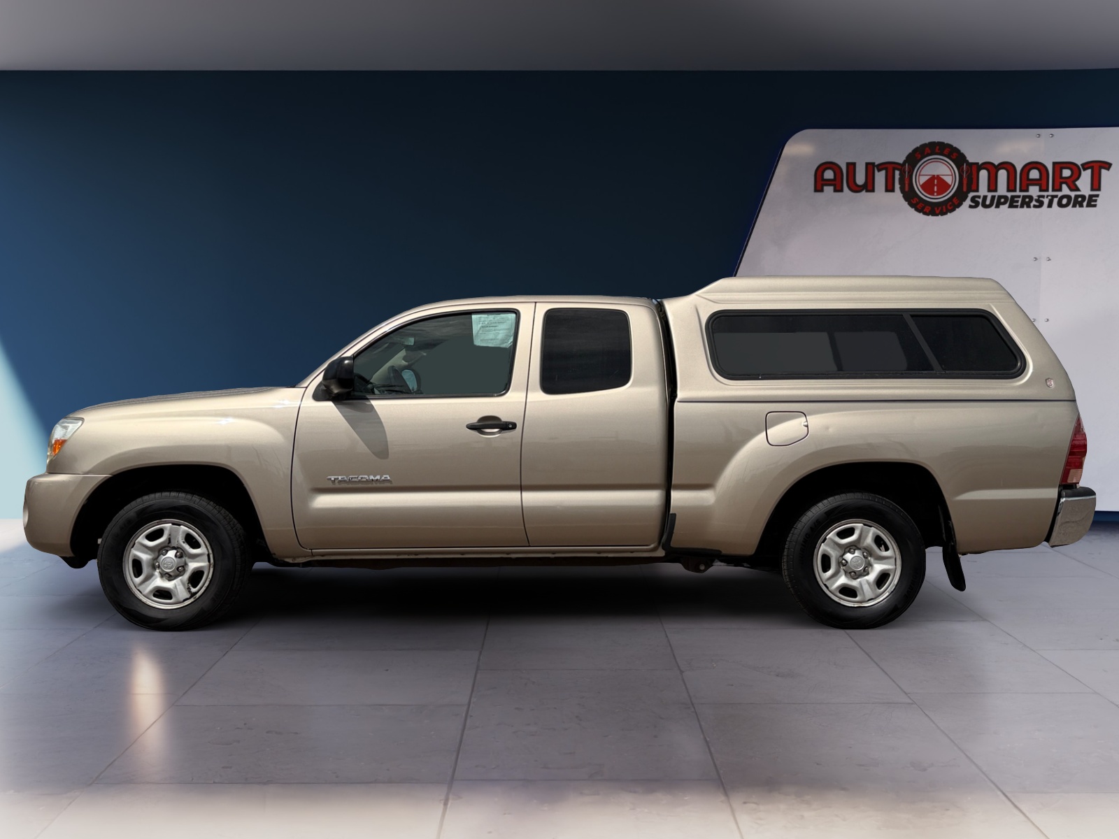 Toyota Tacoma photo 2