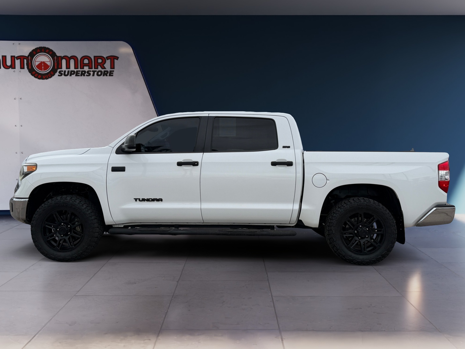 Toyota Tundra photo 2