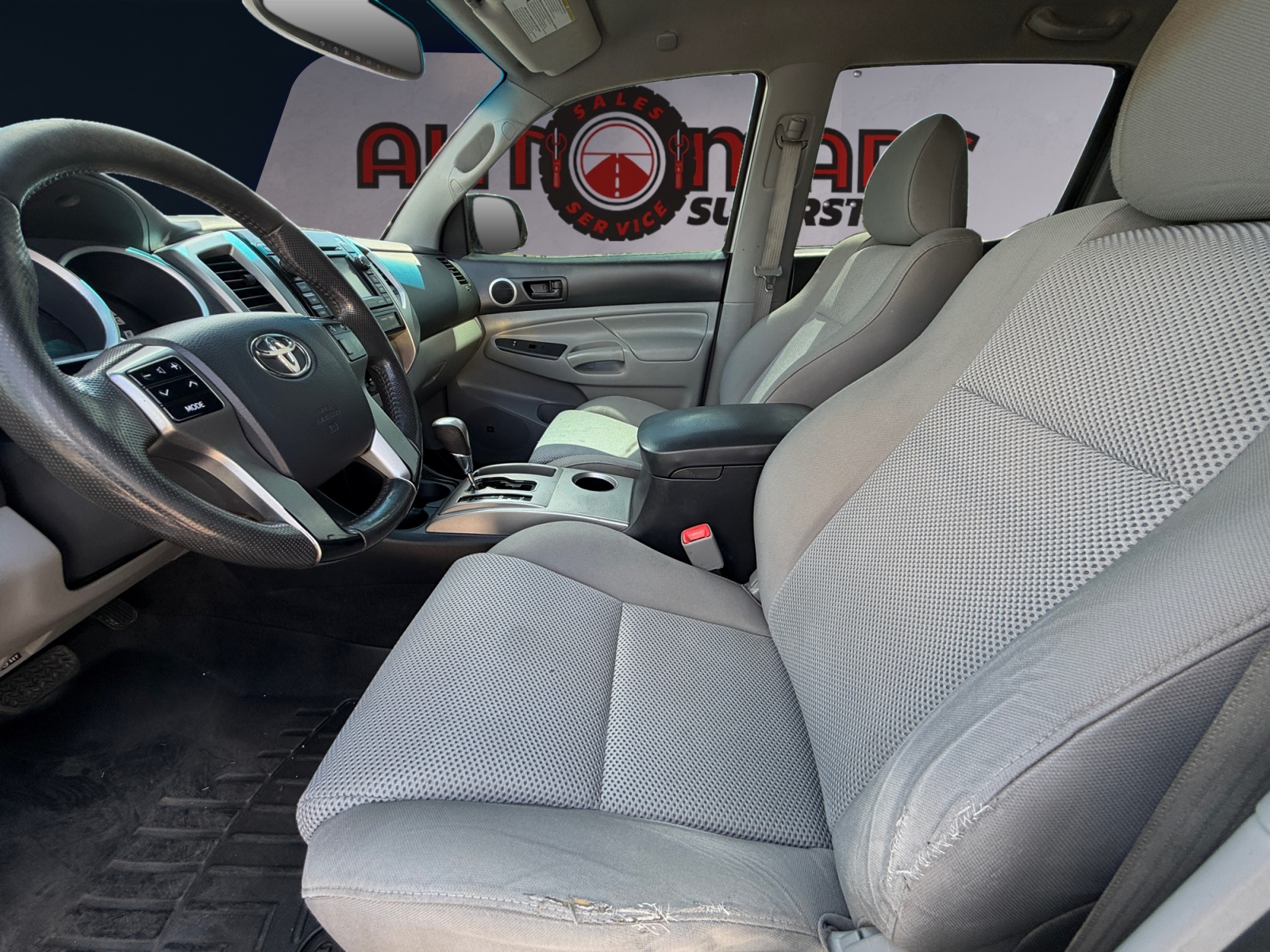 Toyota Tacoma photo 9
