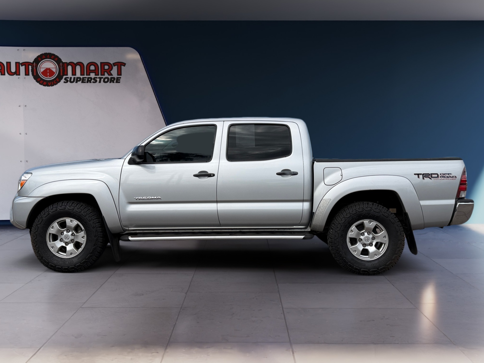Toyota Tacoma photo 2