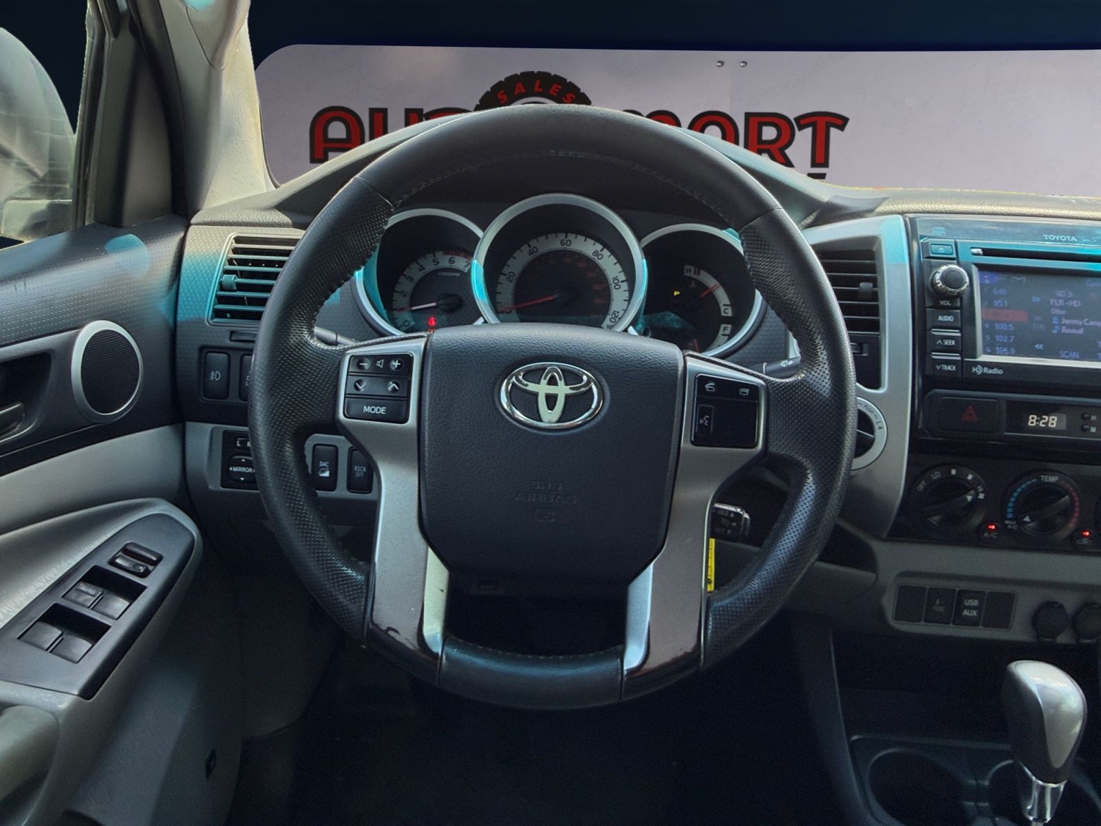Toyota Tacoma photo 12