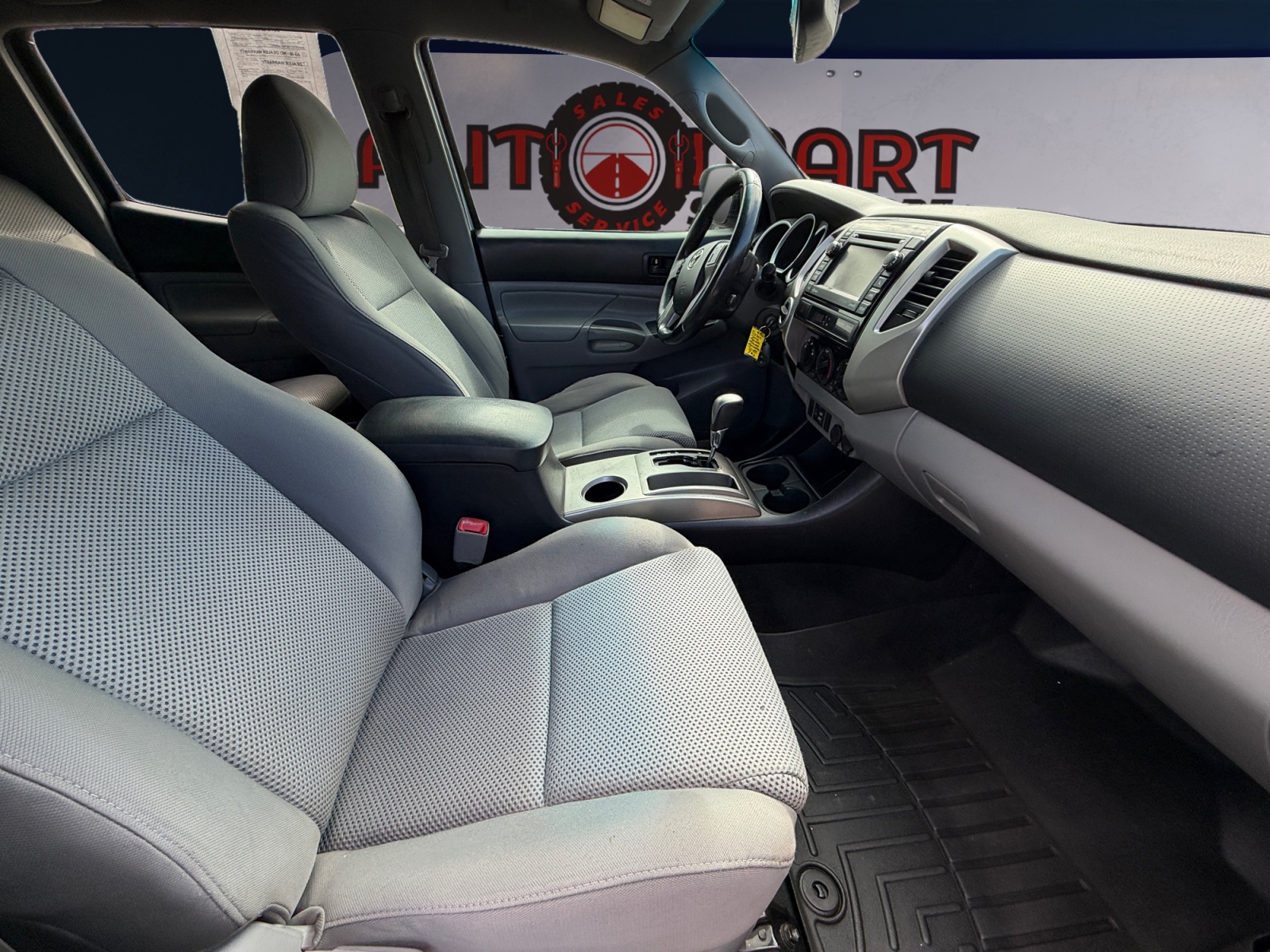 Toyota Tacoma photo 15