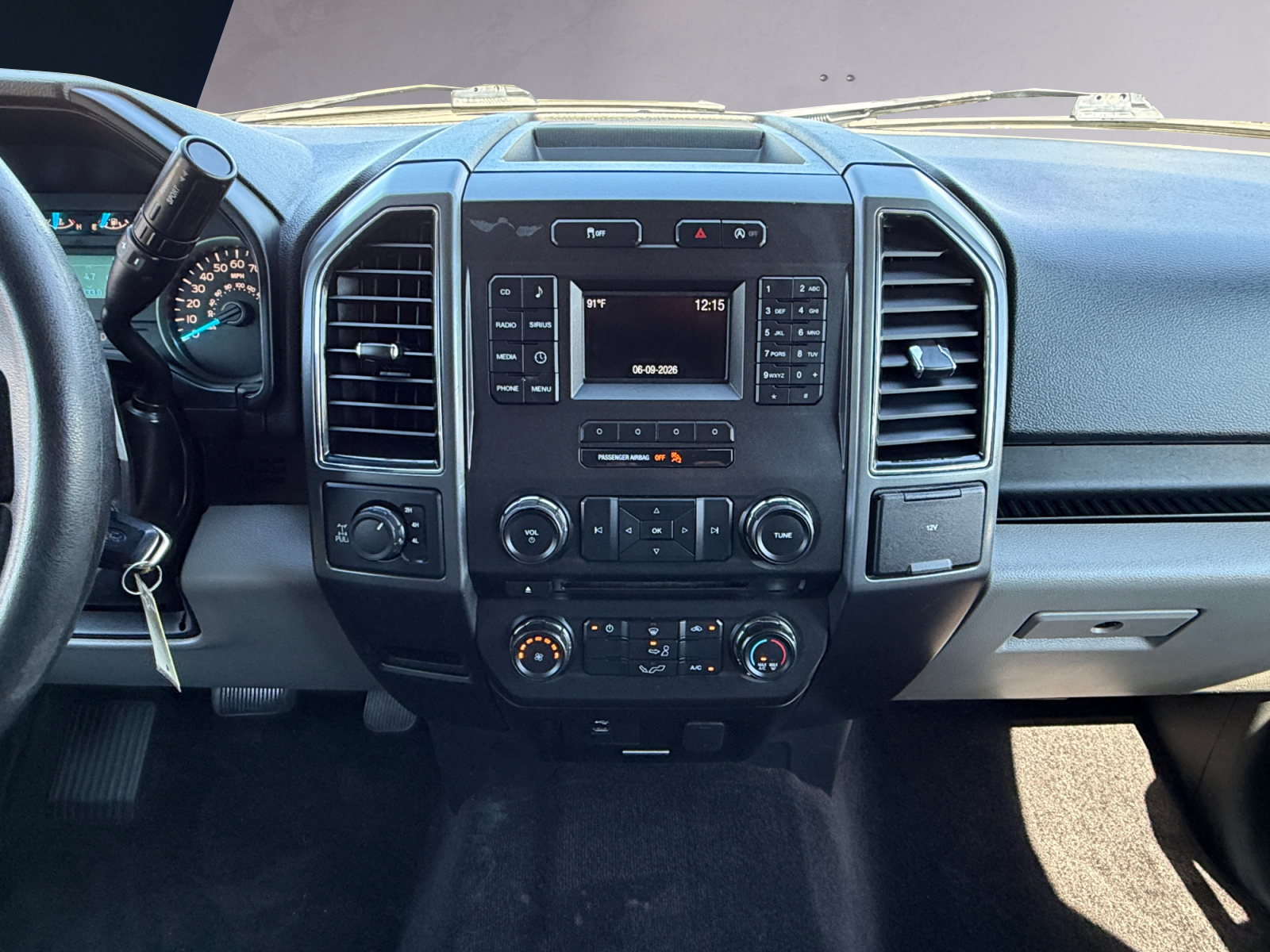 Ford F-150 photo 12