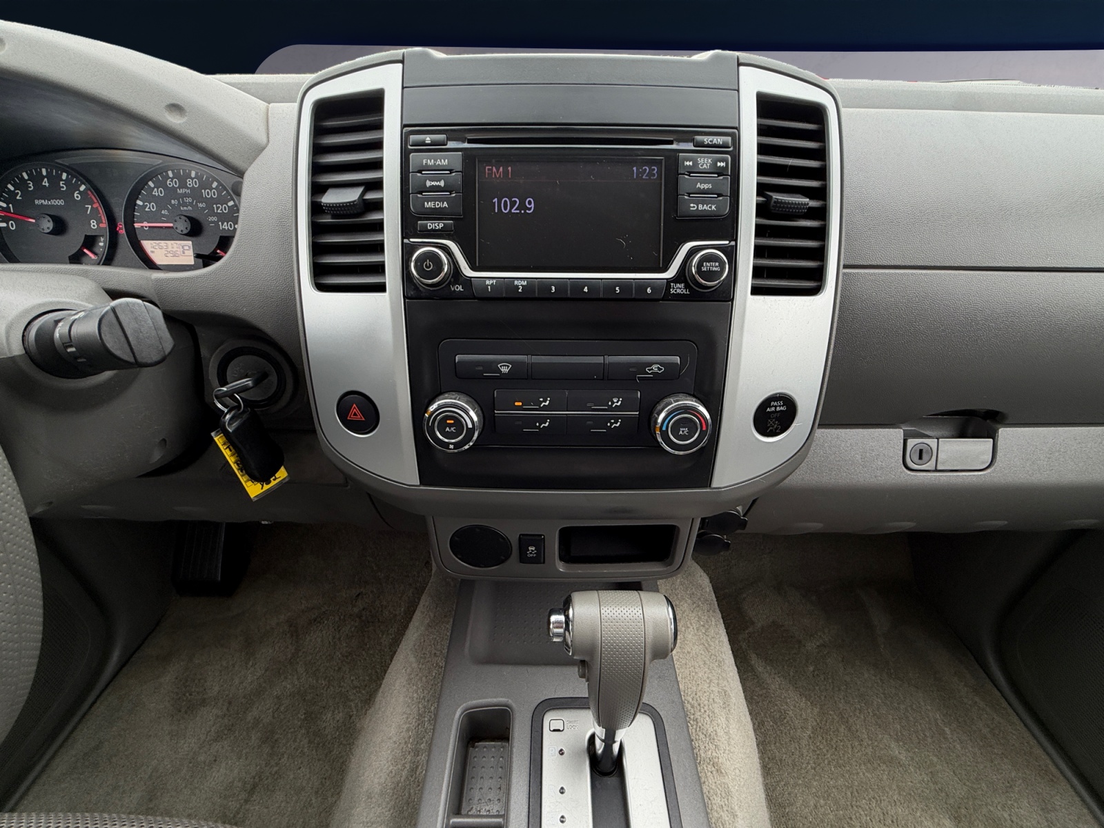 Nissan Frontier photo 12