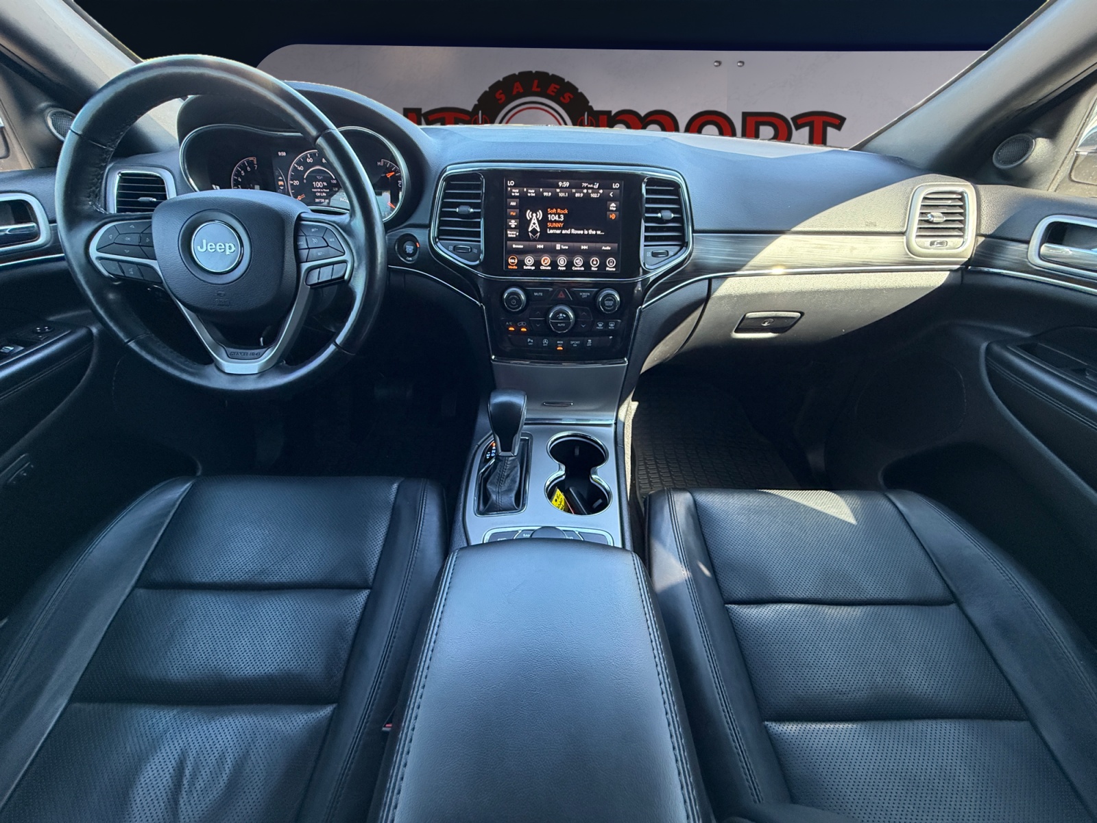 Jeep Grand Cherokee photo 11