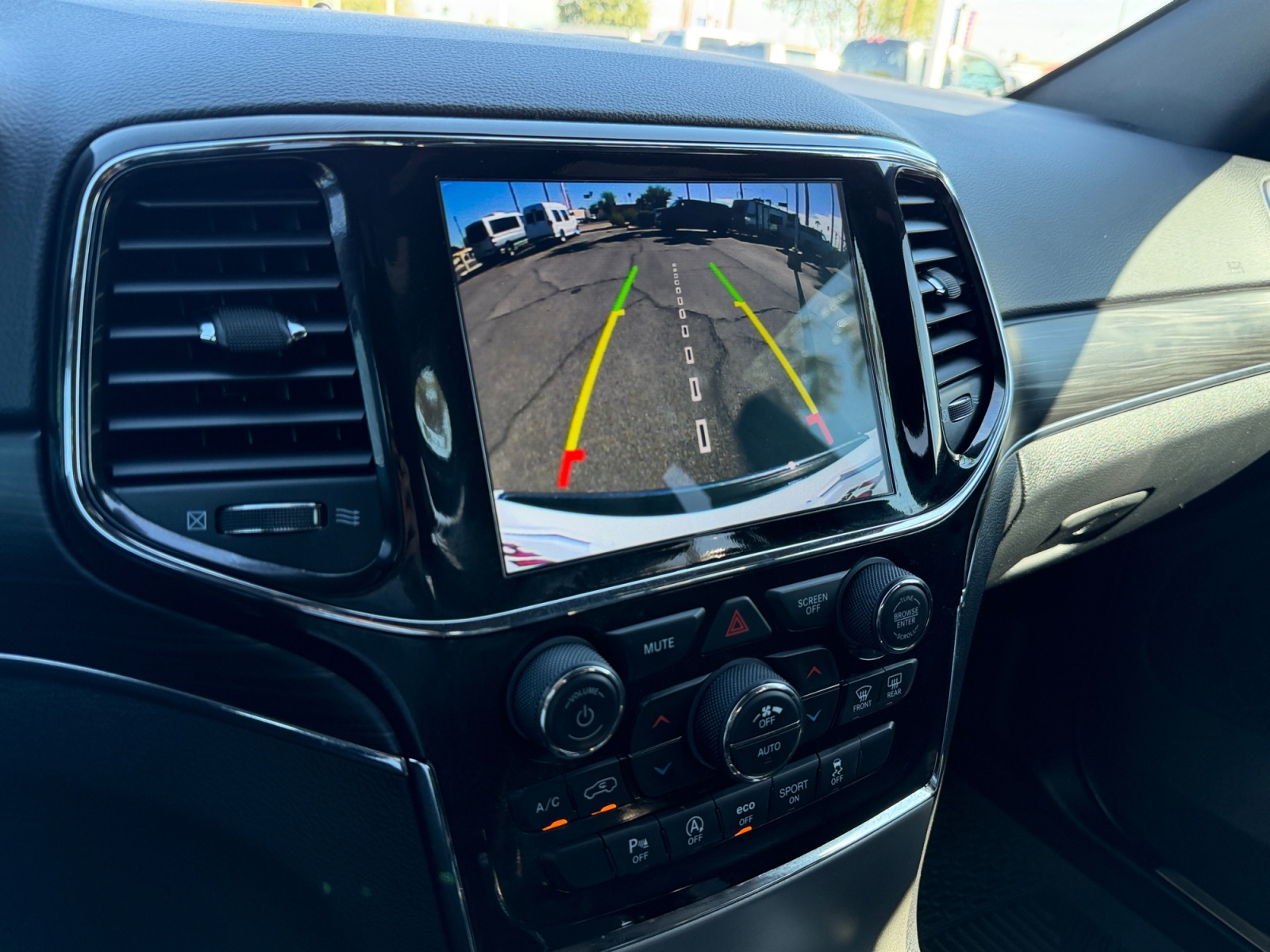 Jeep Grand Cherokee photo 17