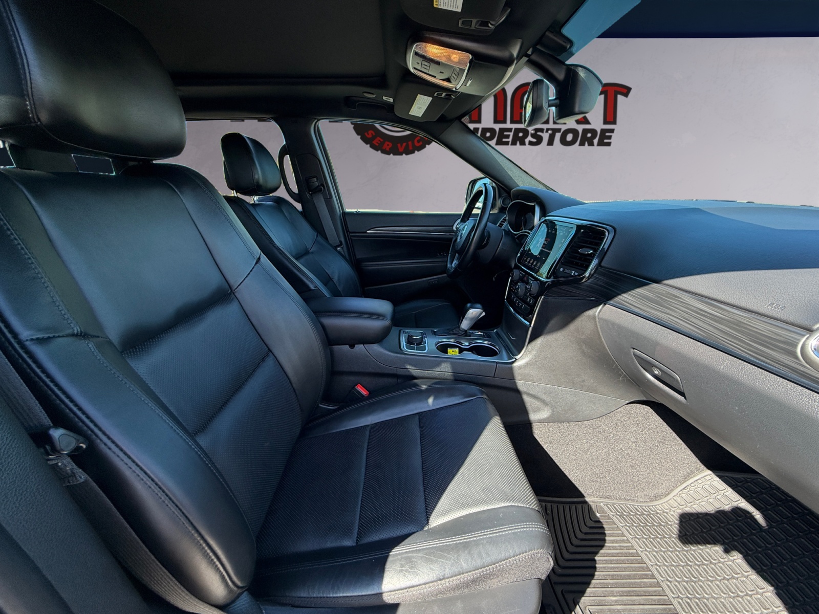 Jeep Grand Cherokee photo 16