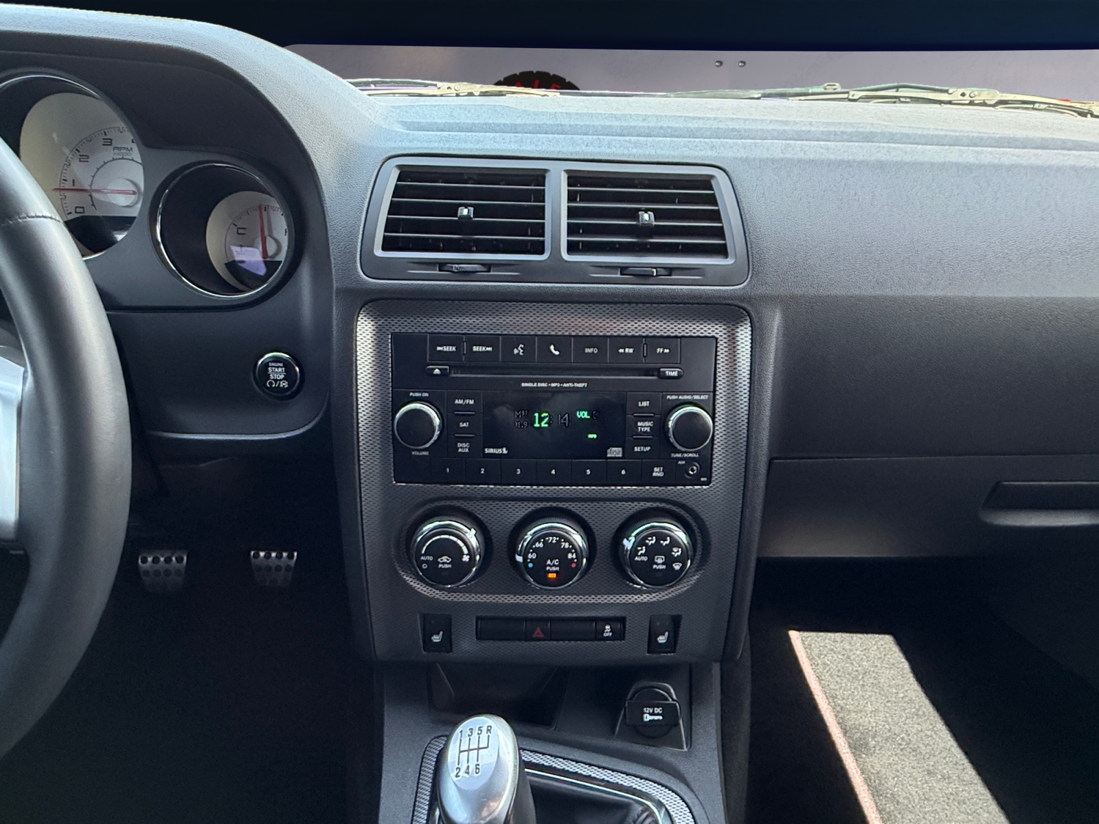 Dodge Challenger photo 12