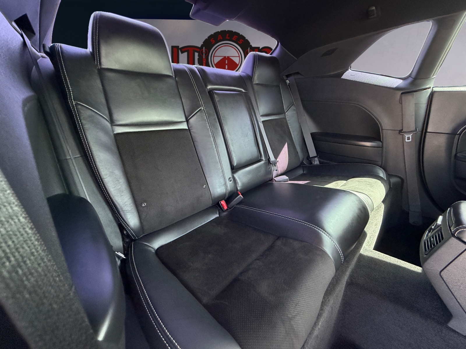 Dodge Challenger photo 14