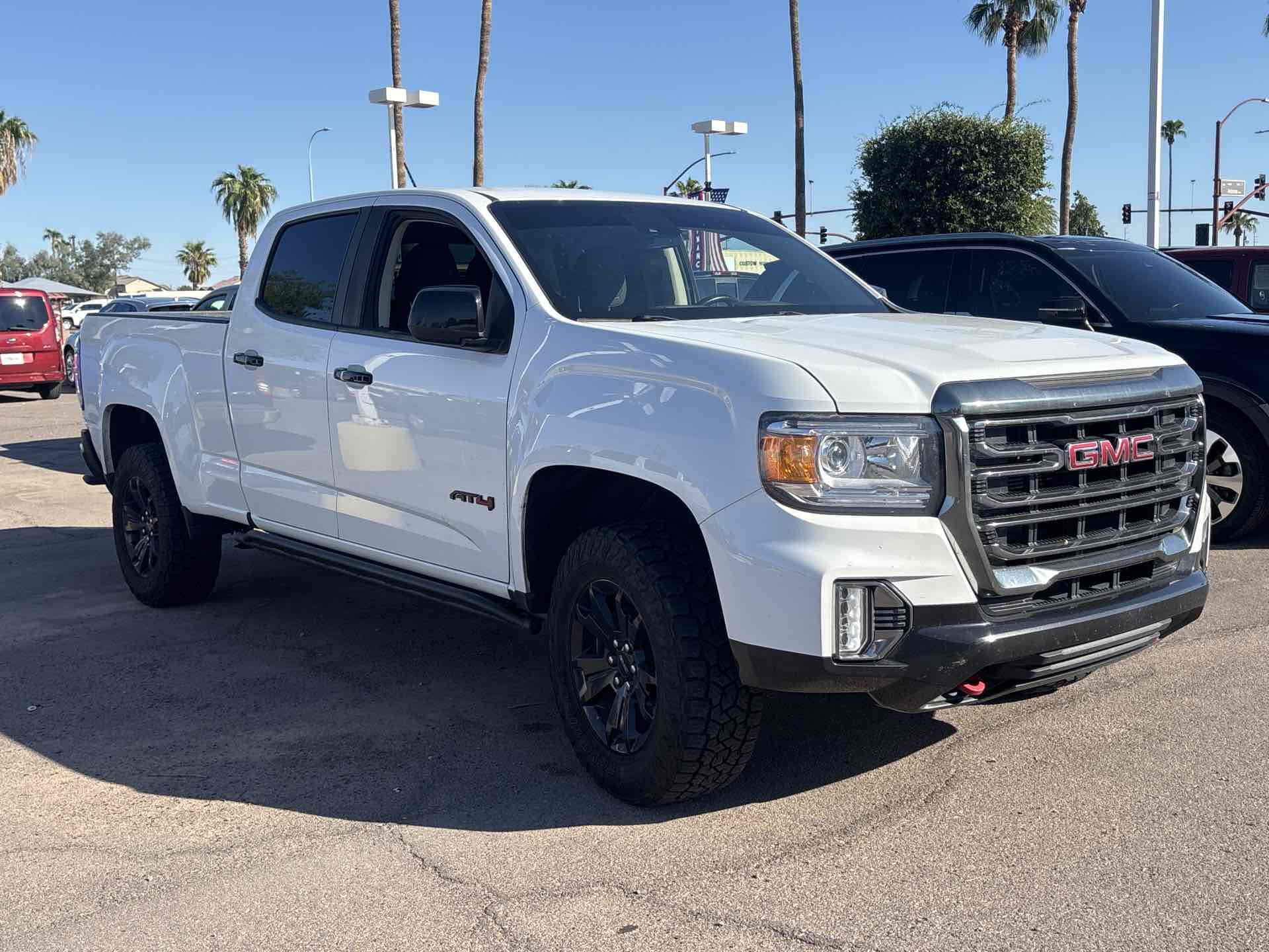 GMC Canyon photo 2