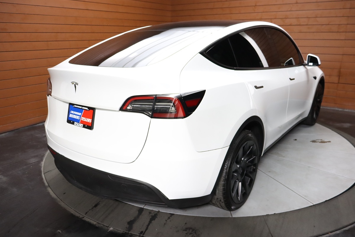 2022 Tesla Model Y Long Range photo 16