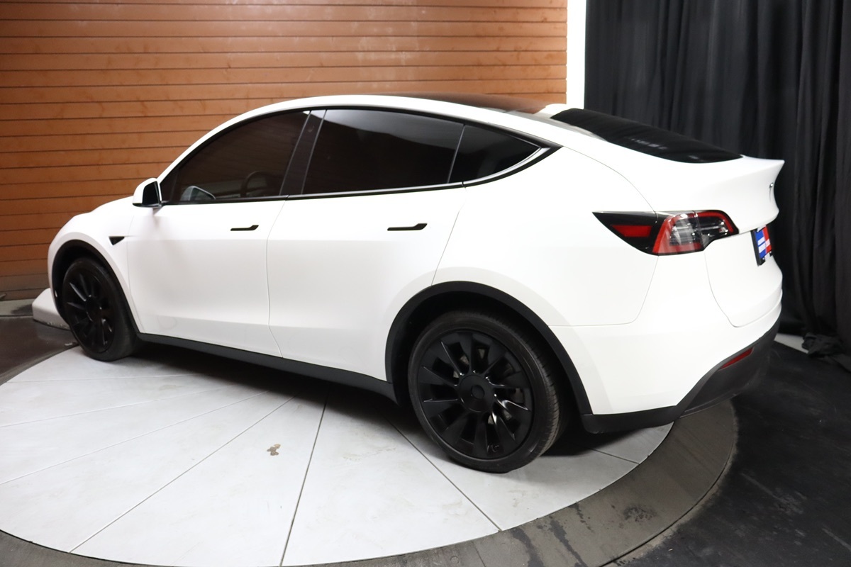 2022 Tesla Model Y Long Range photo 9