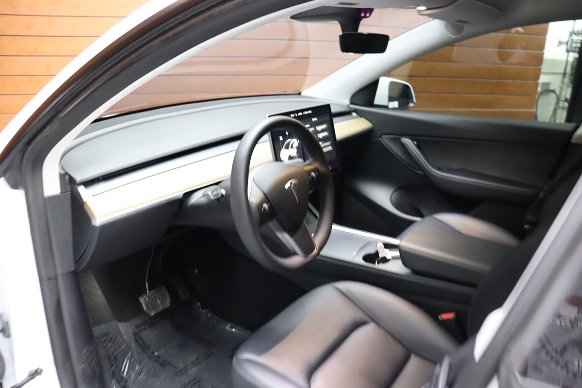 2022 Tesla Model Y Long Range photo 19