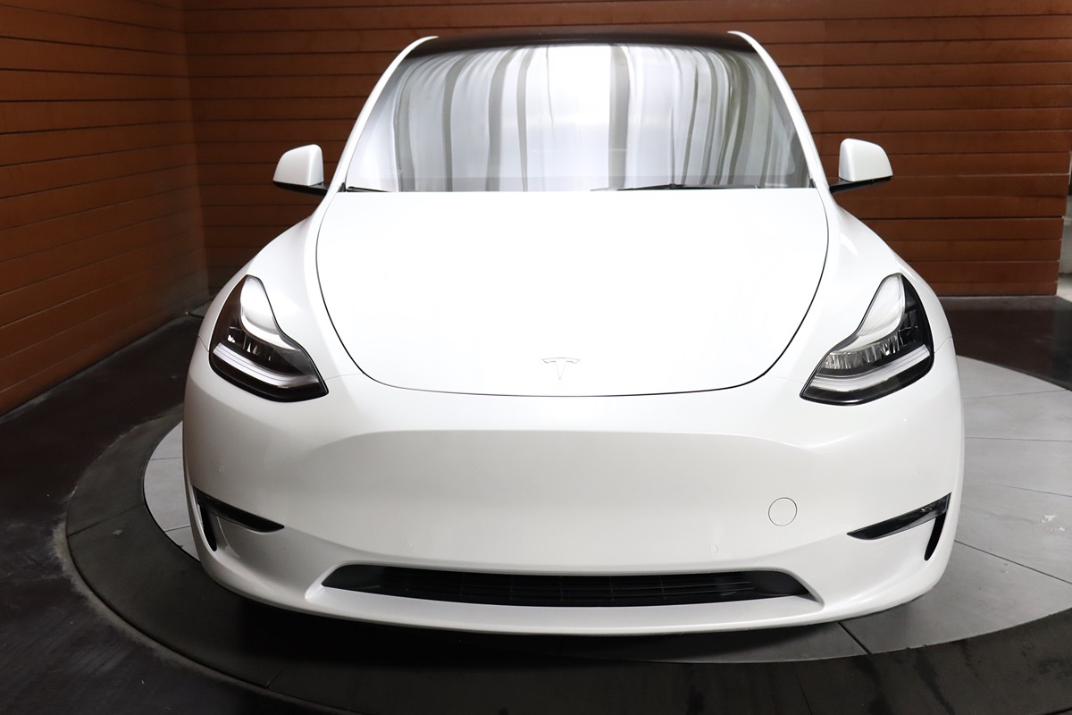2022 Tesla Model Y Long Range photo 2