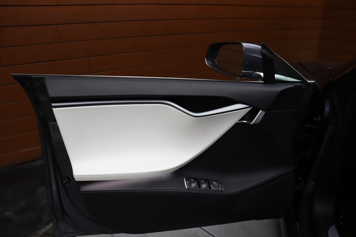 2020 Tesla Model S Long Range Plus AWD photo 27