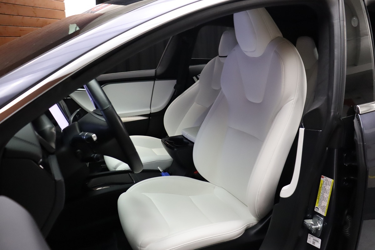 2020 Tesla Model S Long Range Plus AWD photo 32