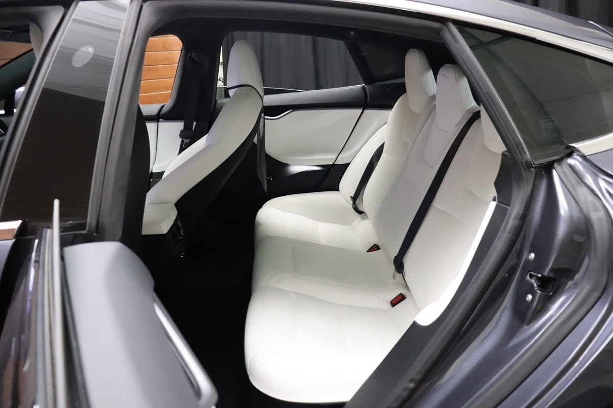 2020 Tesla Model S Long Range Plus AWD photo 33