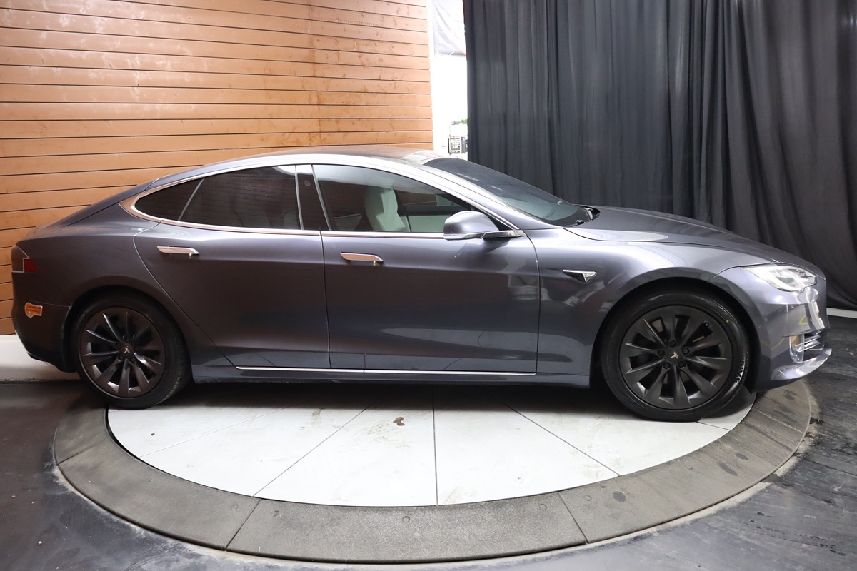 2020 Tesla Model S Long Range Plus AWD photo 17