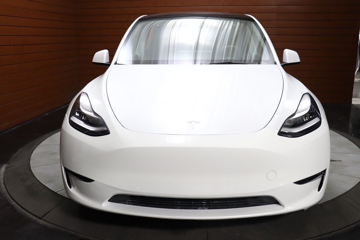 2022 Tesla Model Y Long Range photo 2