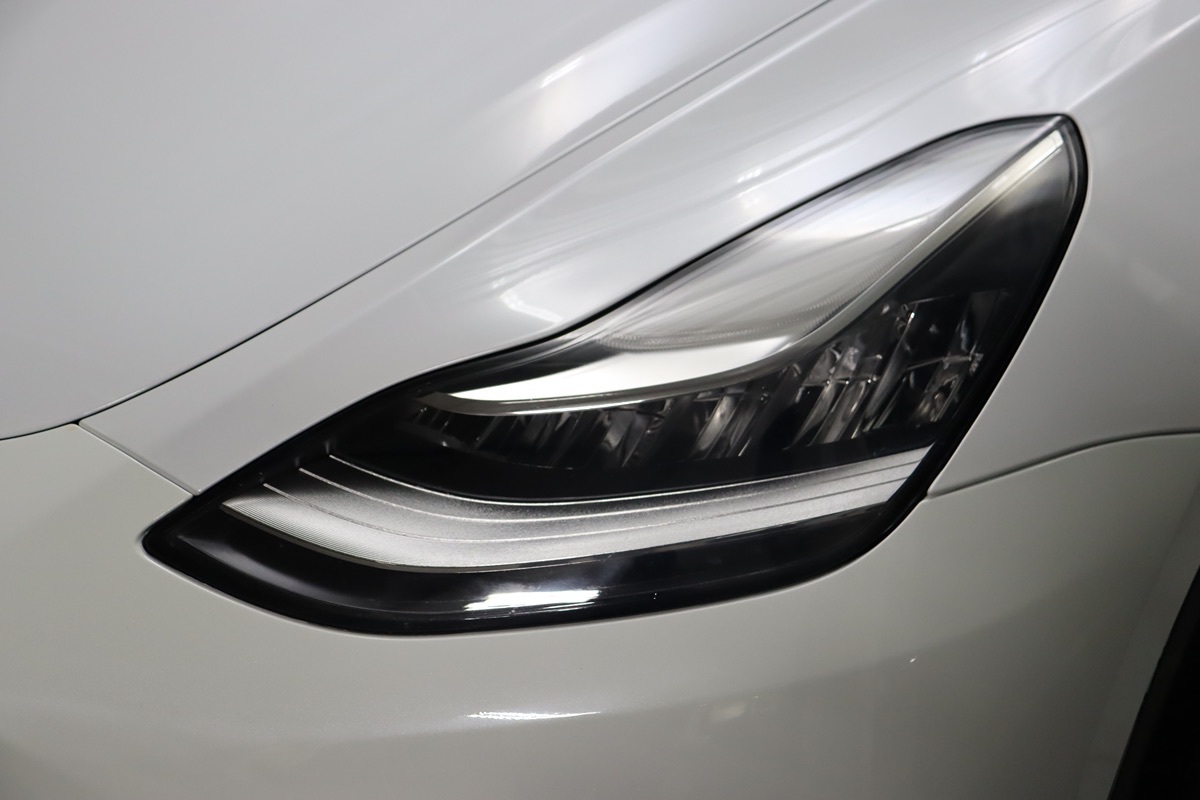 2022 Tesla Model Y Long Range photo 3