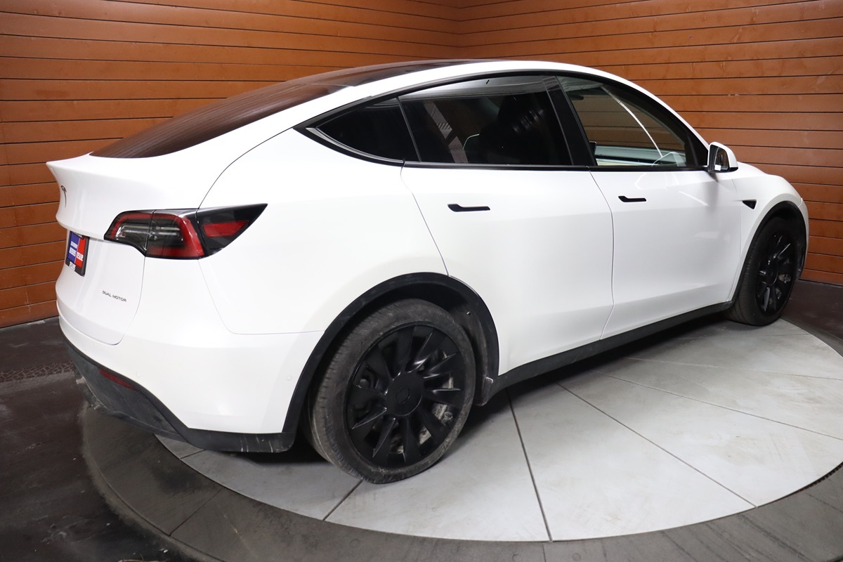 2022 Tesla Model Y Long Range photo 14