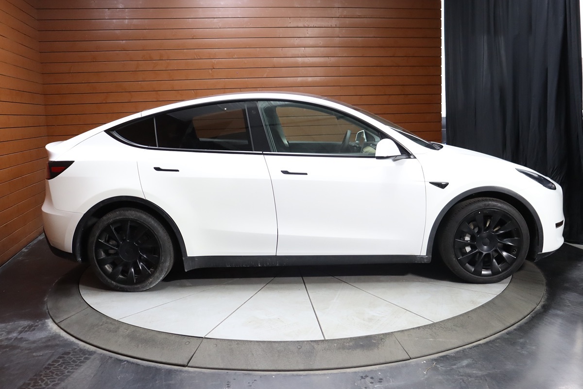 2022 Tesla Model Y Long Range photo 12