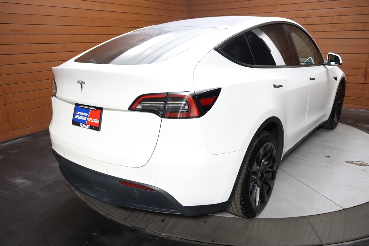 2022 Tesla Model Y Long Range photo 11