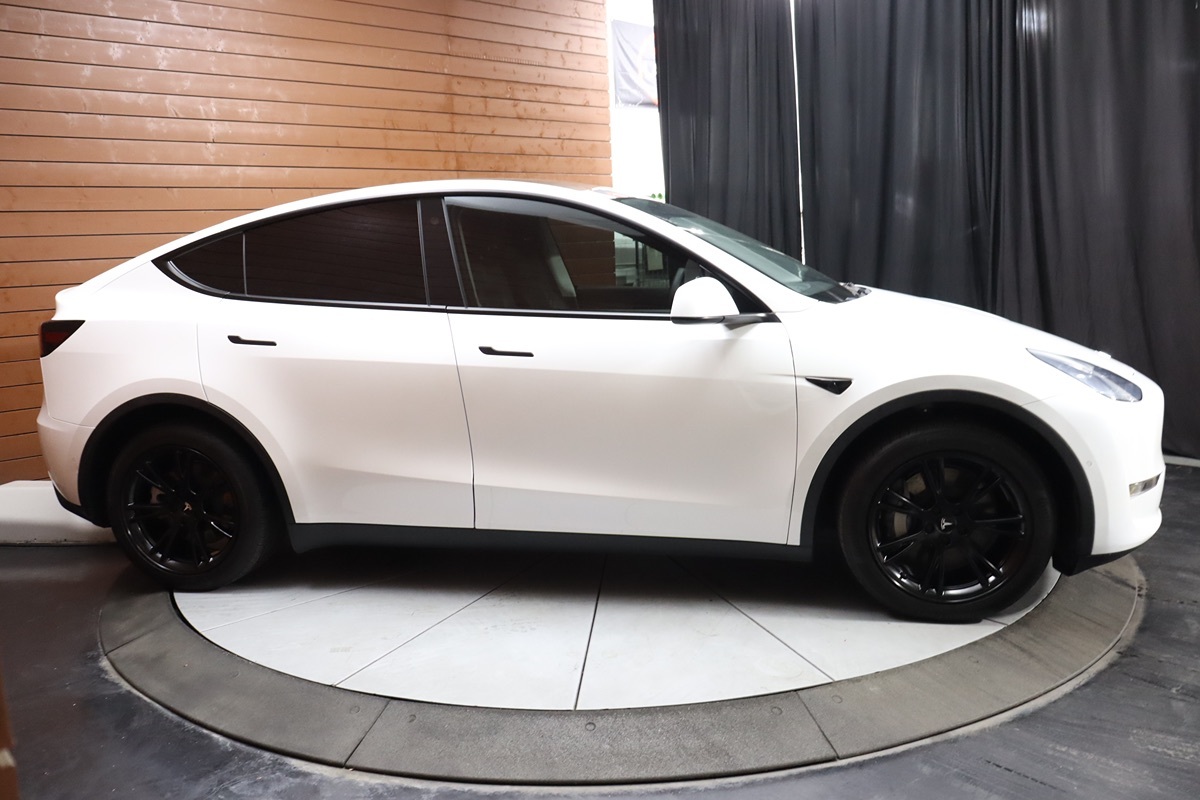 2021 Tesla Model Y Long Range photo 15