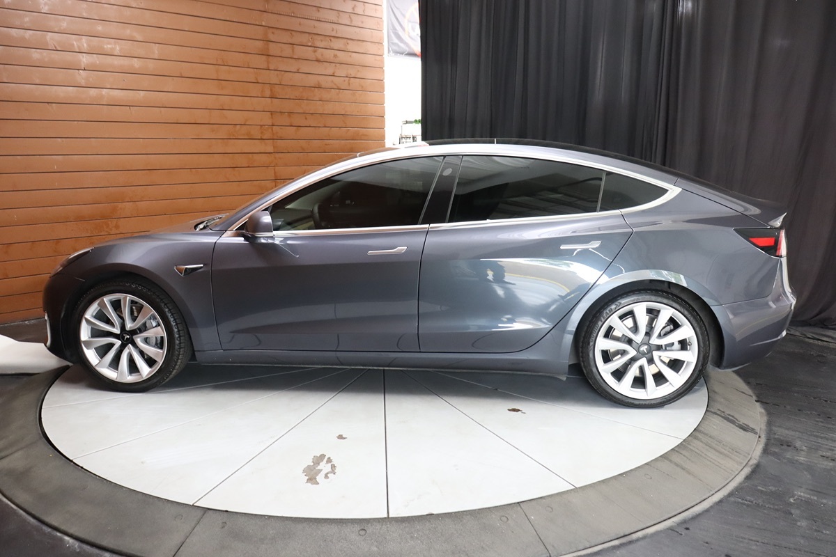 2020 Tesla Model 3 Long Range photo 9