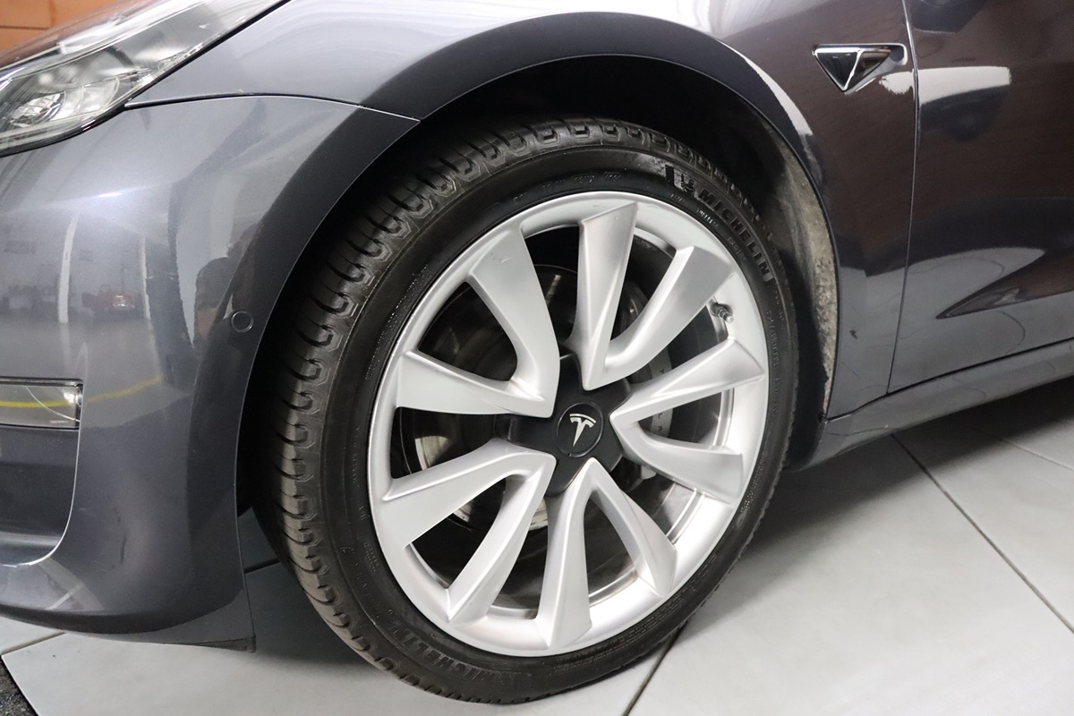 2020 Tesla Model 3 Long Range photo 13