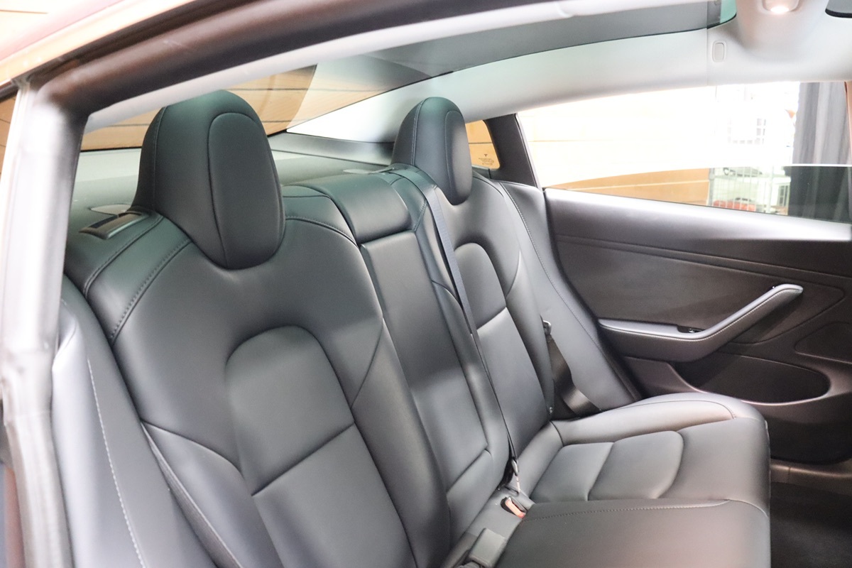 2020 Tesla Model 3 Long Range photo 28
