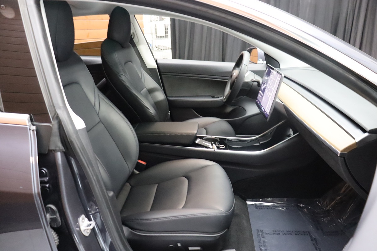 2020 Tesla Model 3 Long Range photo 29