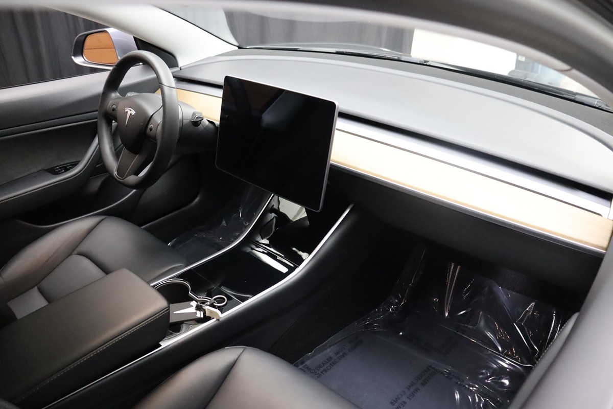 2020 Tesla Model 3 Long Range photo 31