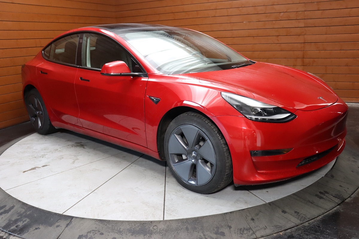 2022 Tesla Model 3 Long Range photo 16