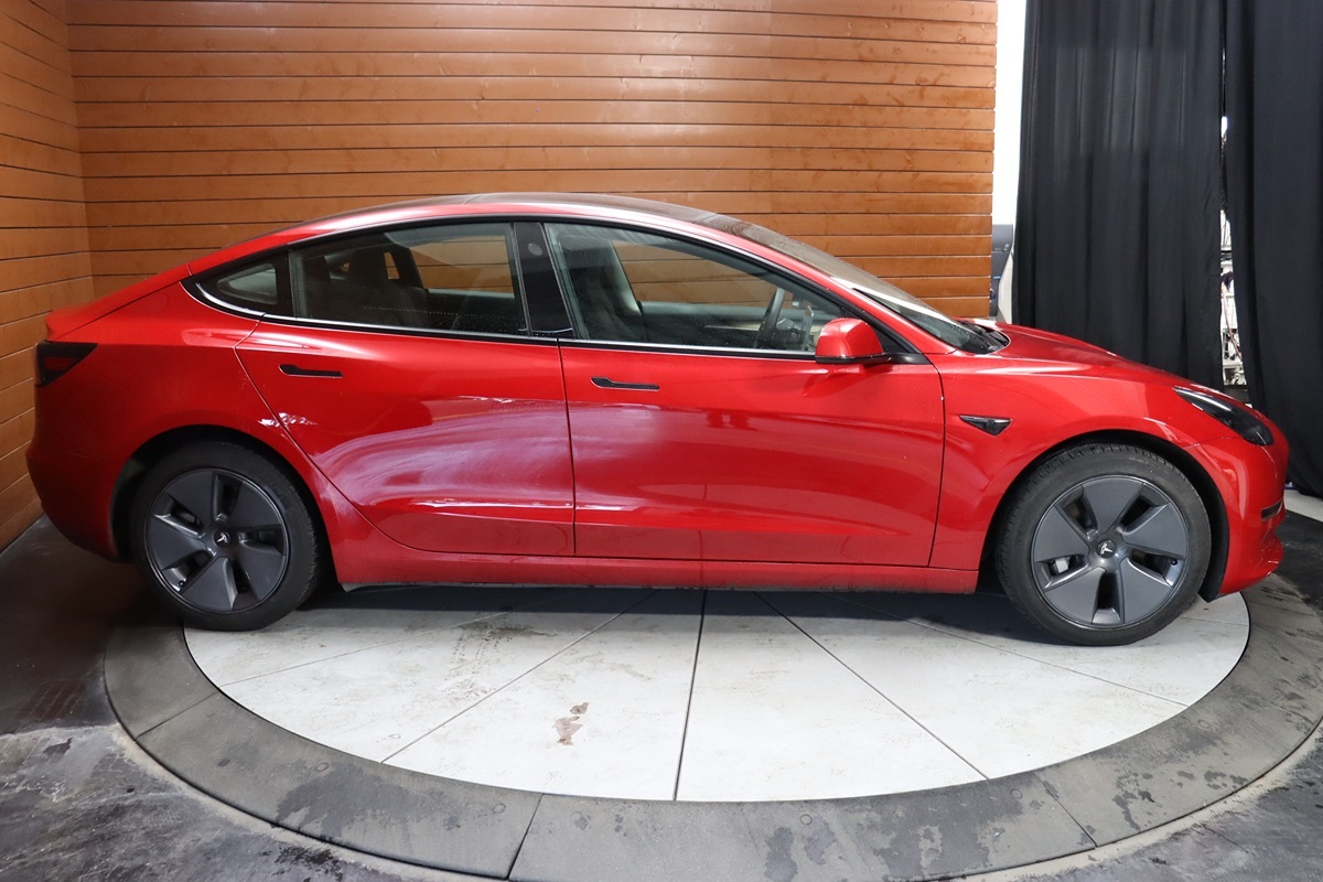 2022 Tesla Model 3 Long Range photo 17