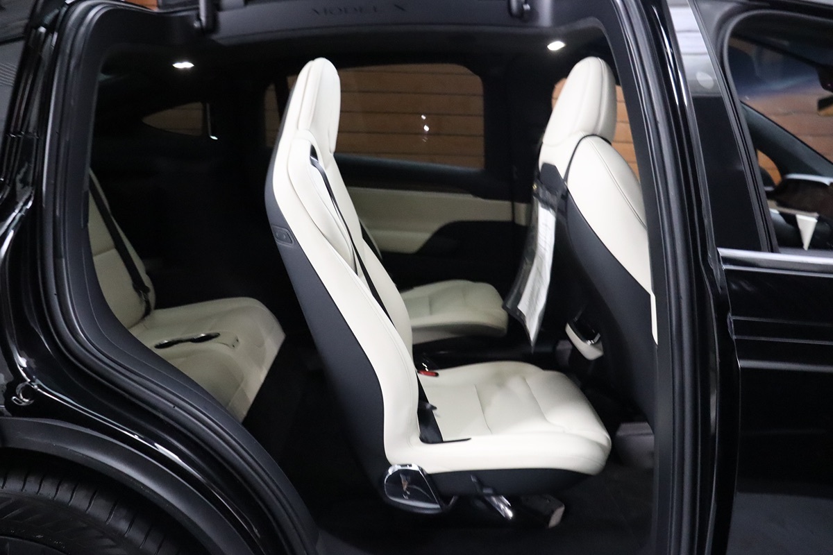 2022 Tesla Model X photo 11